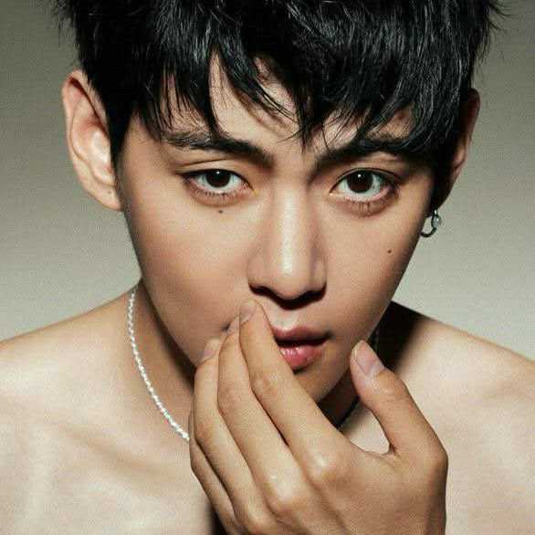 V (防彈少年團)的最新照片