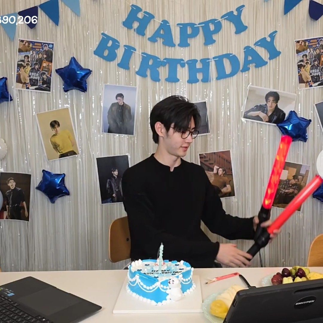 Recent activity shot of Sunghoon (ENHYPEN)