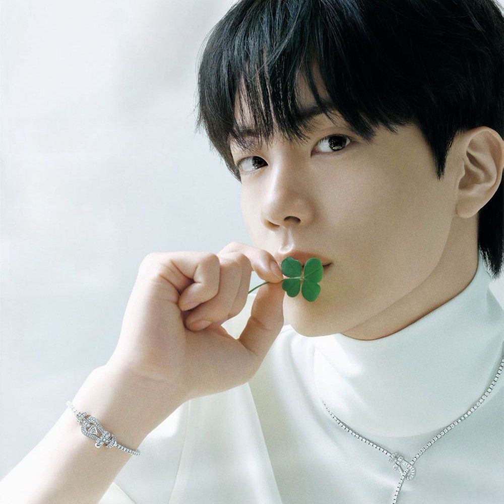 진 (방탄소년단)의 최신 사진