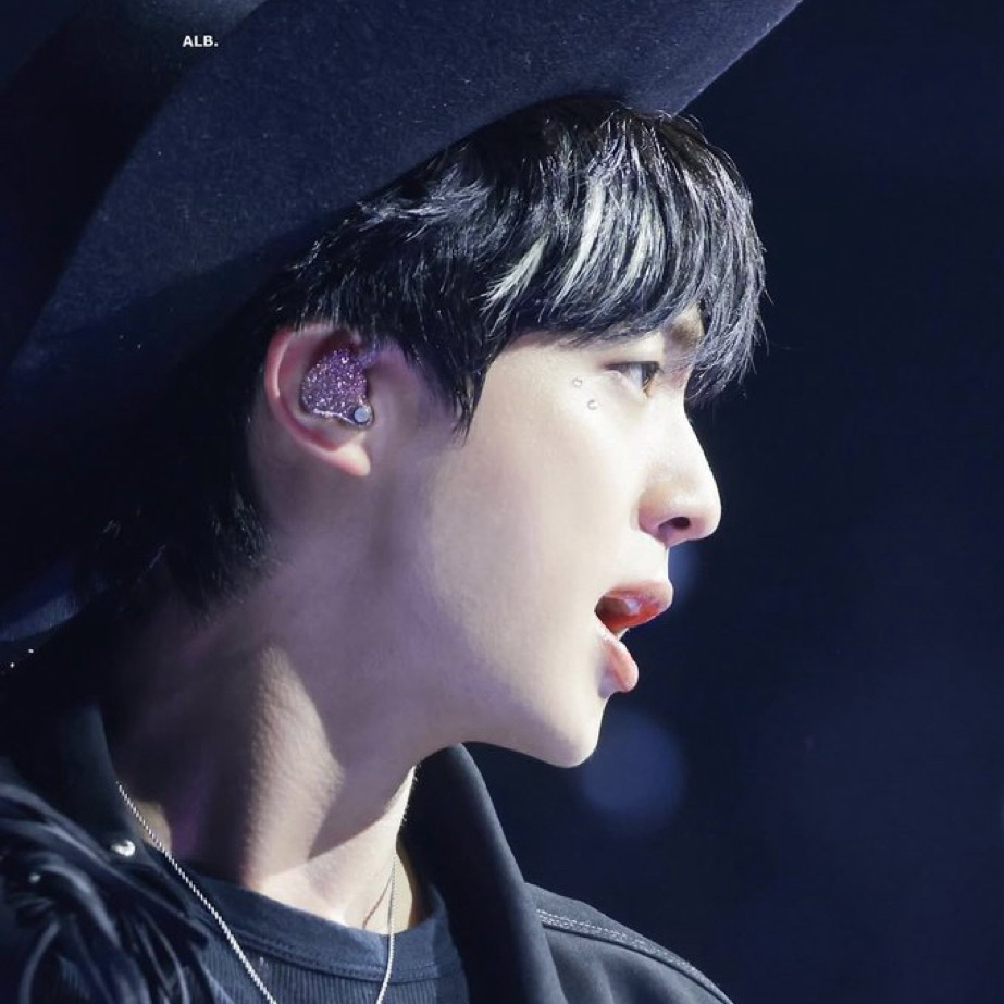 Behind-the-scenes cut of Jin (BTS)