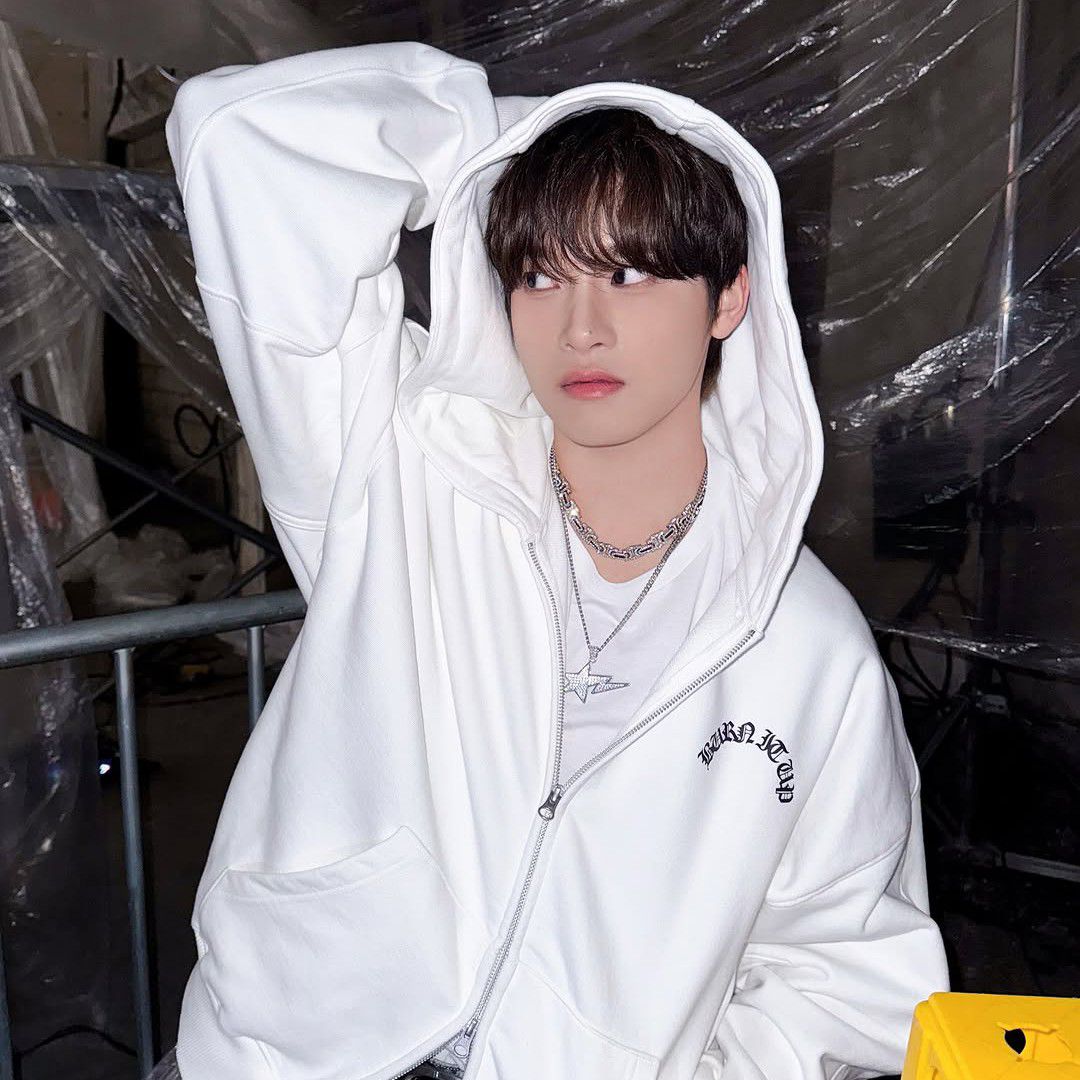 Behind-the-scenes cut of Junmin (Xikers)