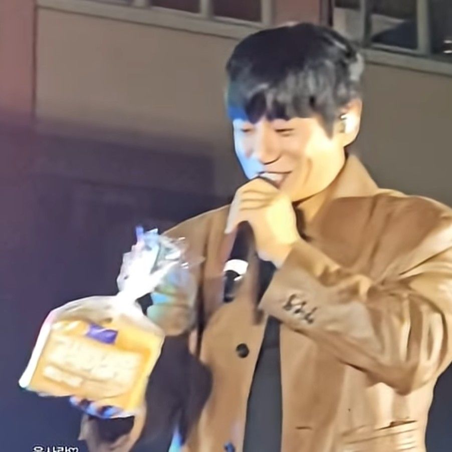 黃致列粉絲拍下的瞬間