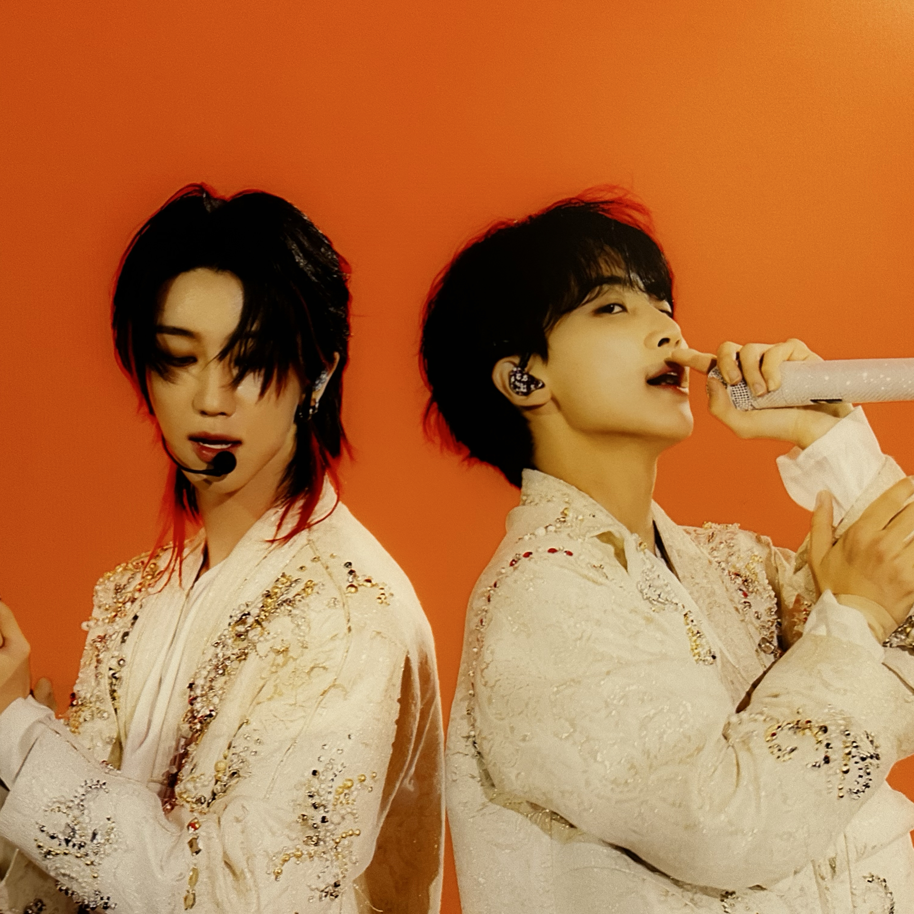 A moment captured by Jeonghan (SEVENTEEN)'s fan