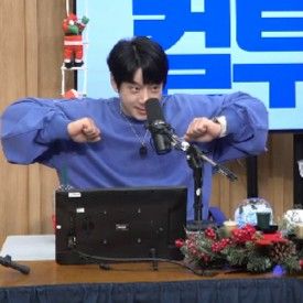 Momen yang diabadikan oleh penggemar Hwang Chiyeol