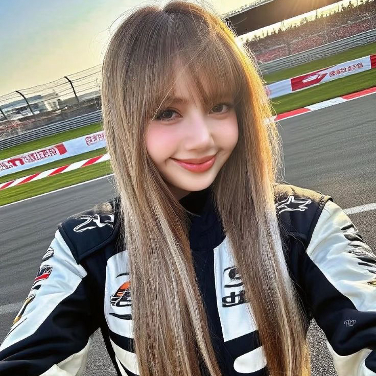 Latest photo of Lisa (BLACKPINK)