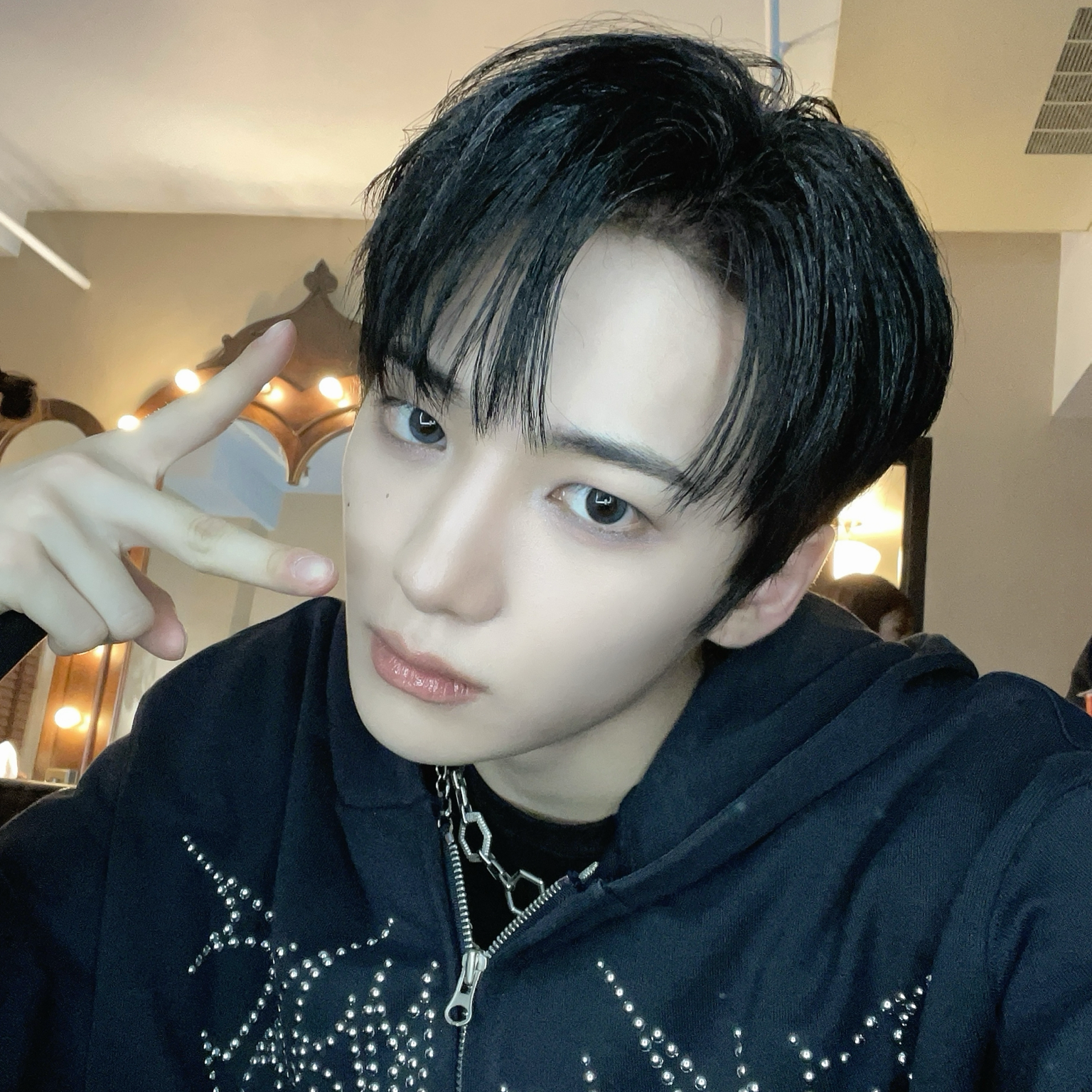 Recent activity shot of Minjae (Xikers)