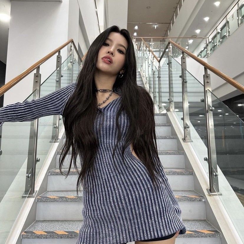 Behind-the-scenes cut of Soyeon (i-dle)
