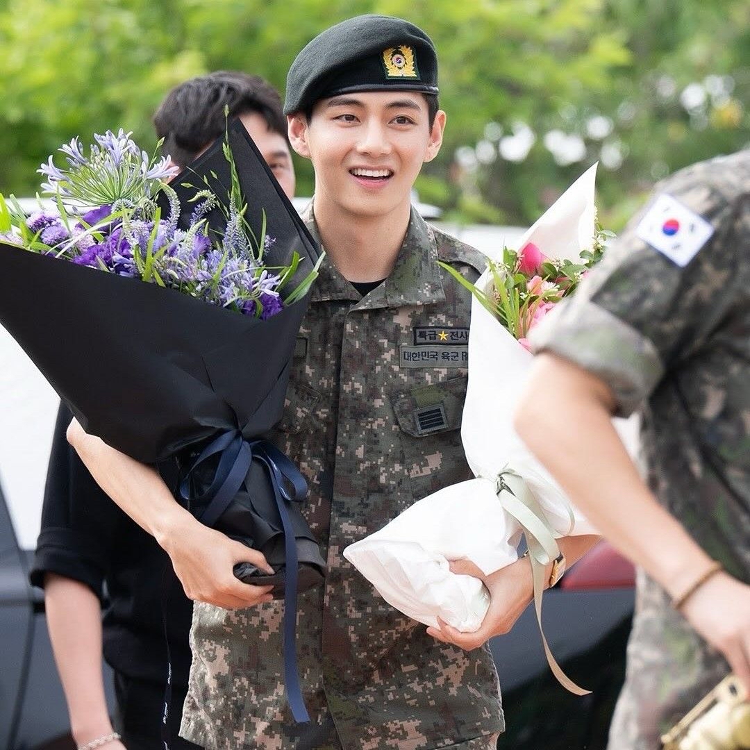 뷔 (방탄소년단)의 비하인드 컷