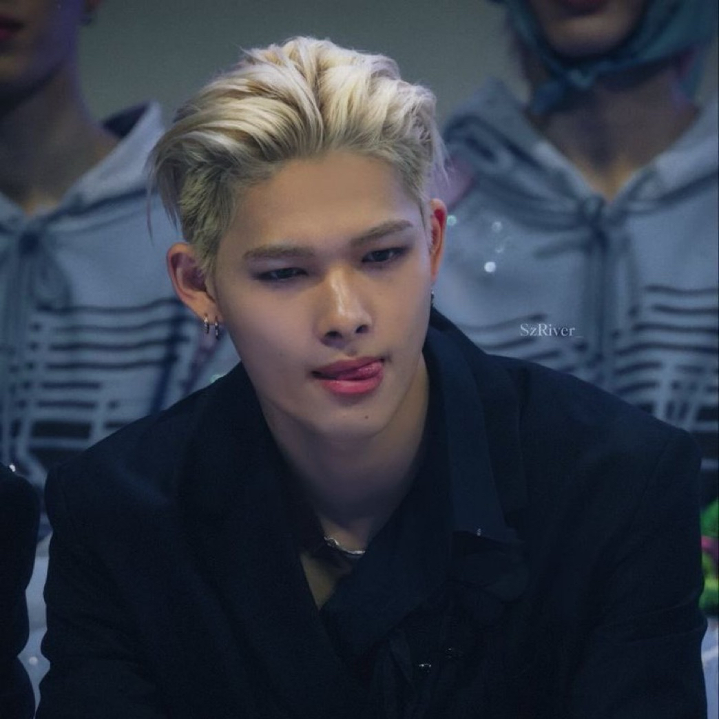 Foto terbaru NI-KI (ENHYPEN)