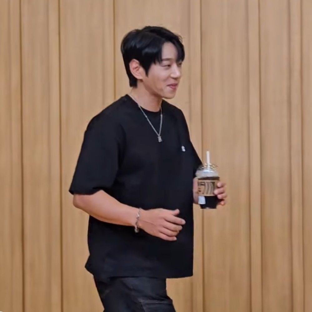 Latest photo of Hwang Chiyeol