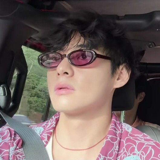 뷔 (방탄소년단)의 비하인드 컷