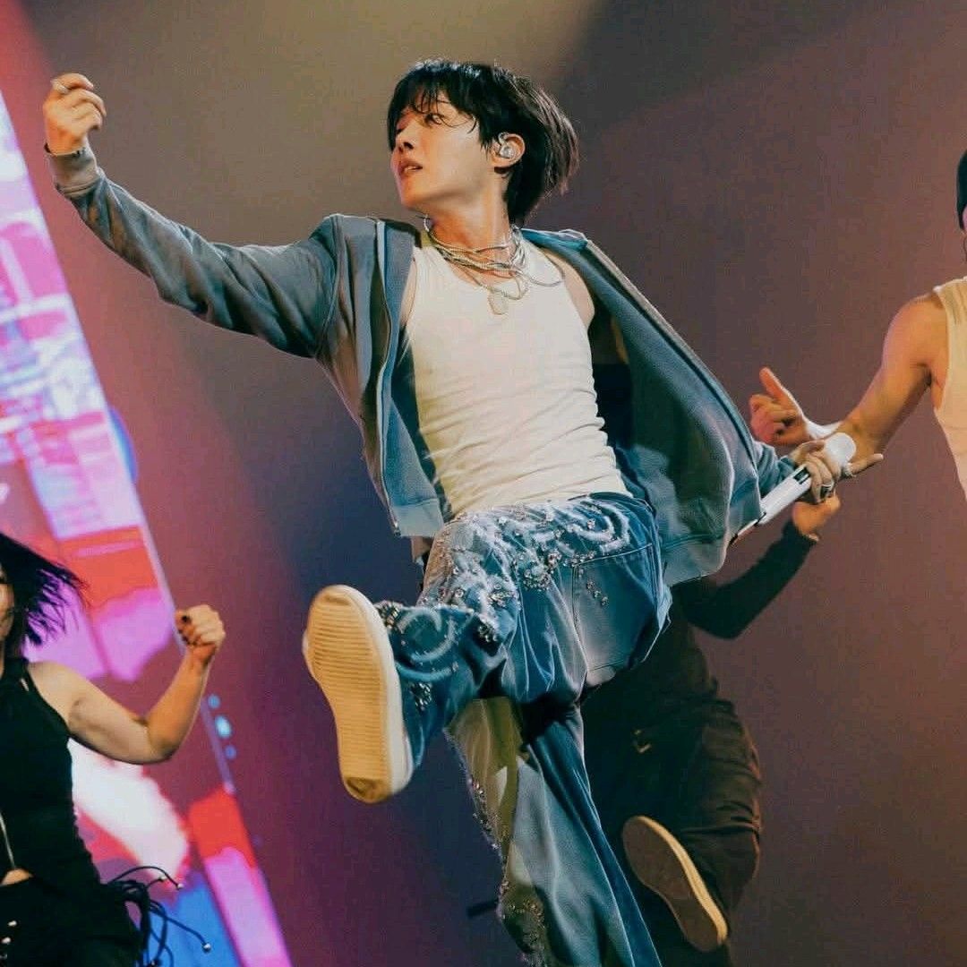 Foto terbaru j-hope (BTS)