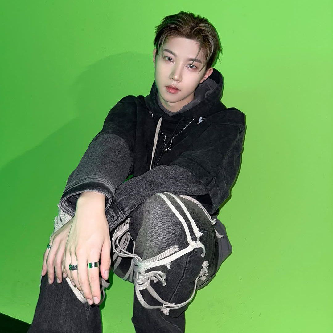 Behind-the-scenes cut of Hyunwoo (Xikers)
