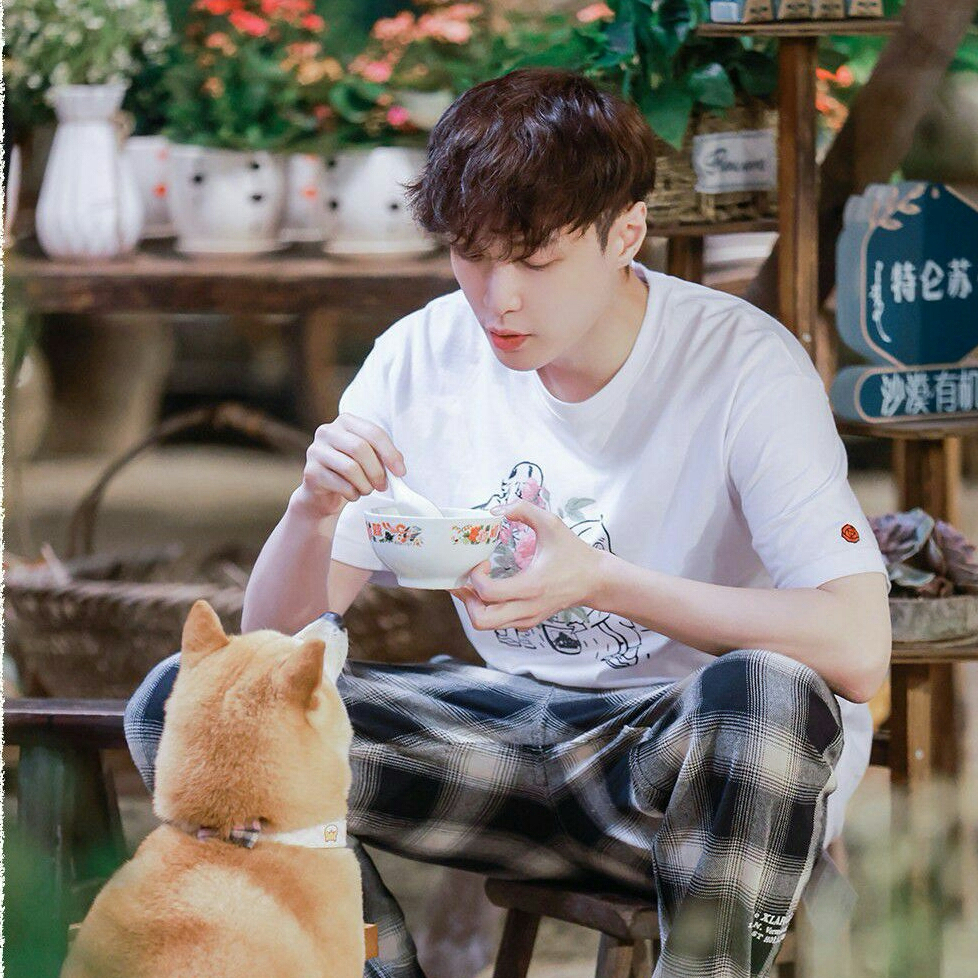 A moment captured by Lay (EXO)'s fan
