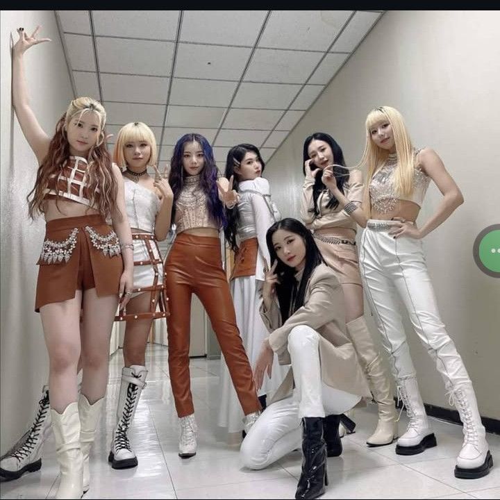 Behind-the-scenes cut of PURPLE K!SS