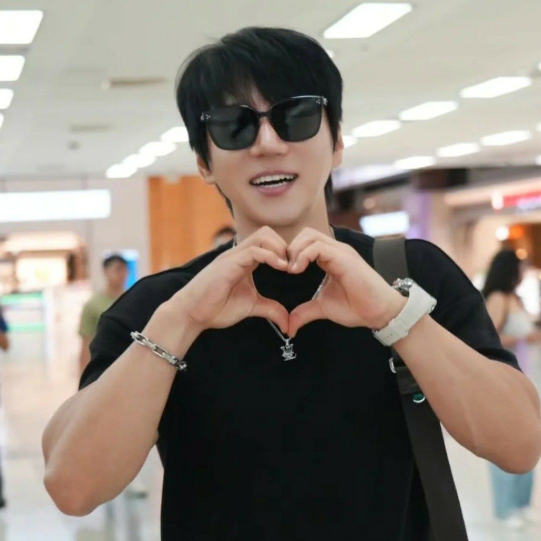 A moment captured by Hwang Chiyeol's fan