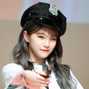 白知憲 (fromis_9)的最新照片