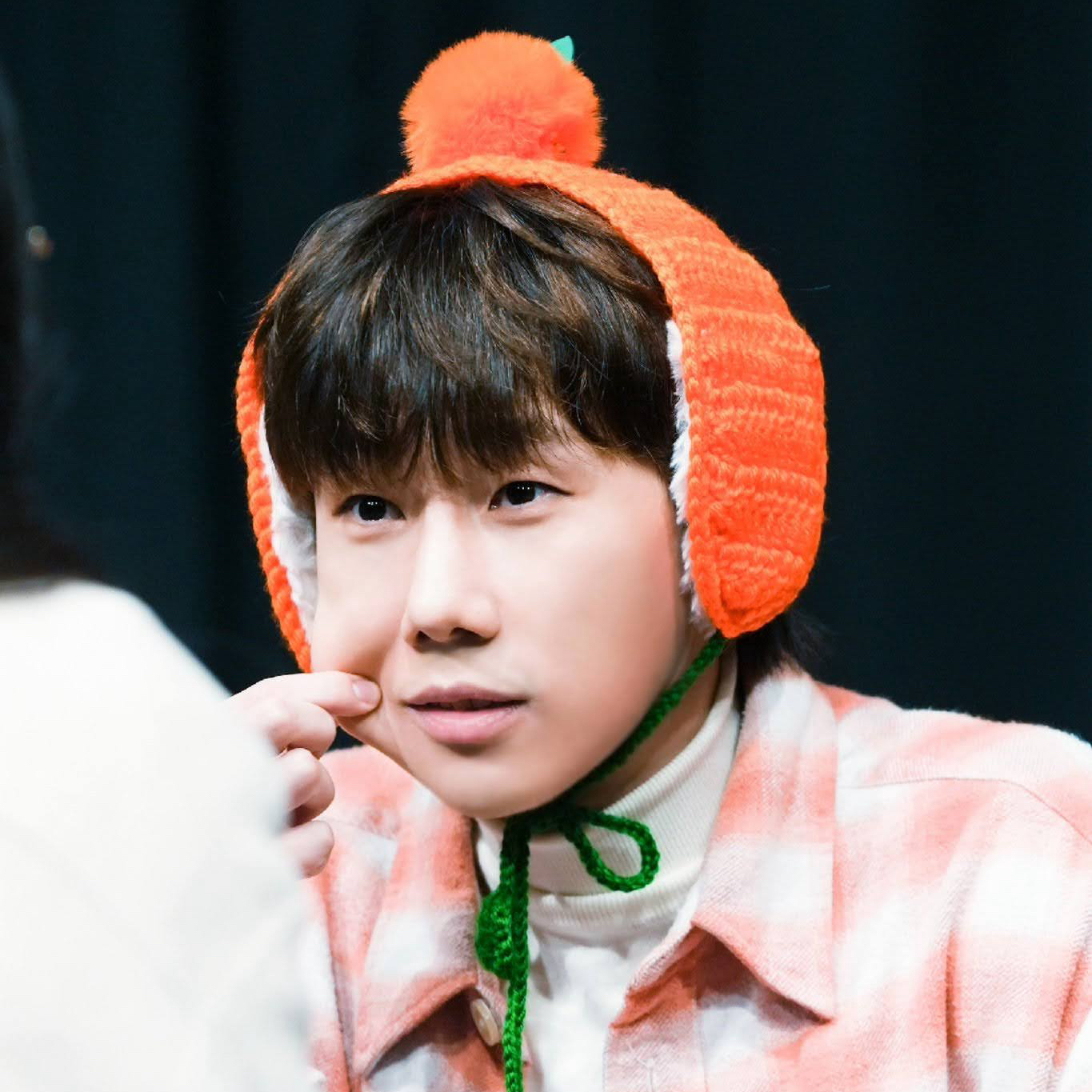 A moment captured by Sungkyu (INFINITE)'s fan