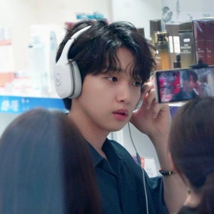 A moment captured by Jeong Sewoon's fan