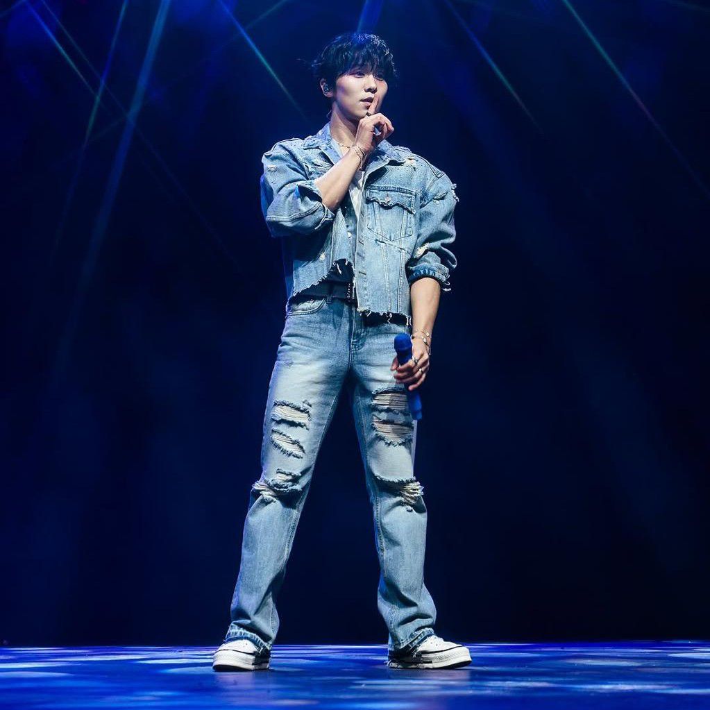 A moment captured by Rocky's fan