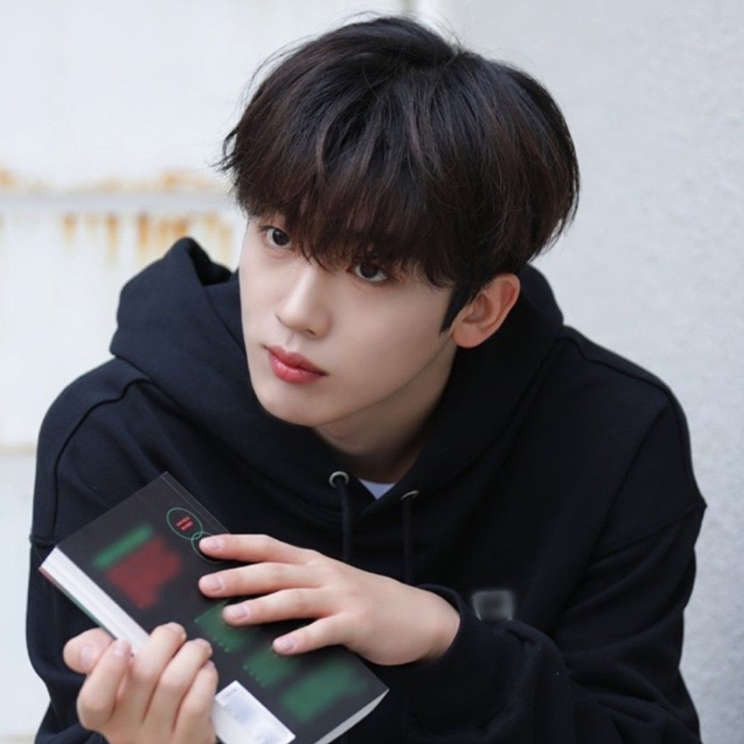 Recent activity shot of Kim Yohan (WEi)
