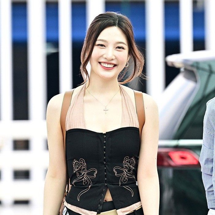 Recent activity shot of Joy (Red Velvet)