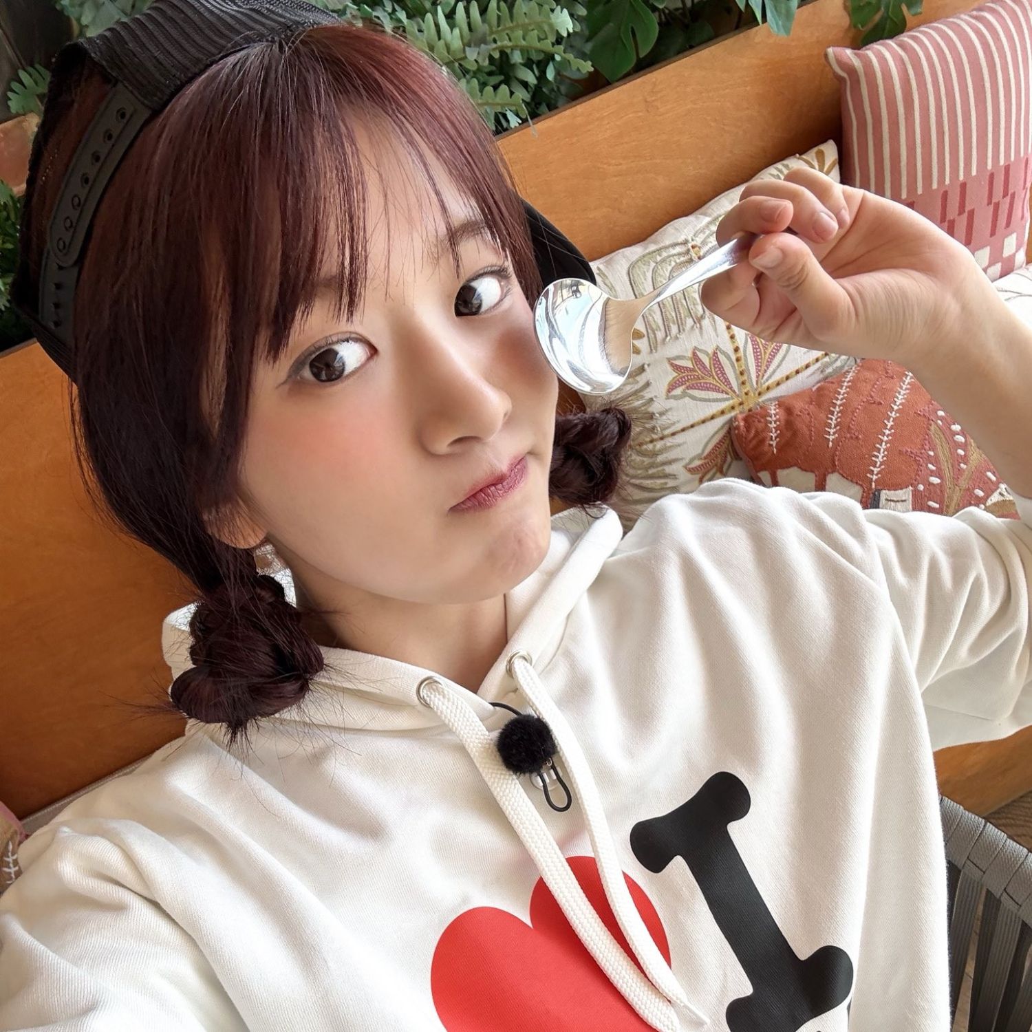 Recent activity shot of An Yujin (IVE)