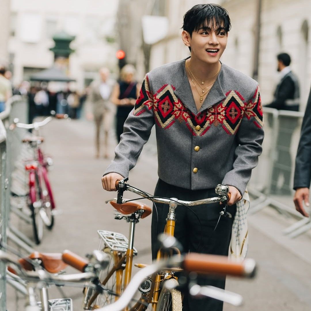 Latest photo of V (BTS)