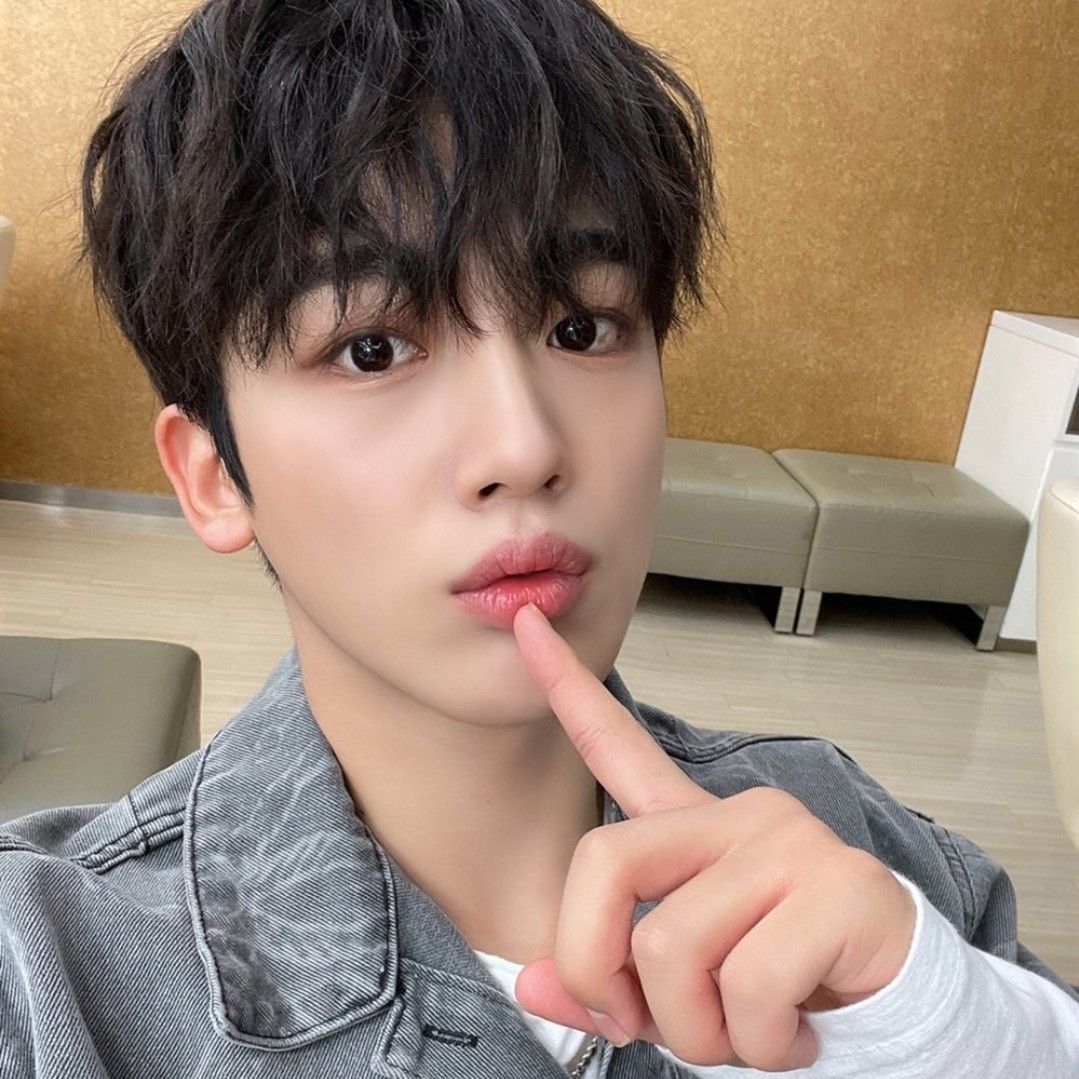 Behind-the-scenes cut of Kim Yohan (WEi)