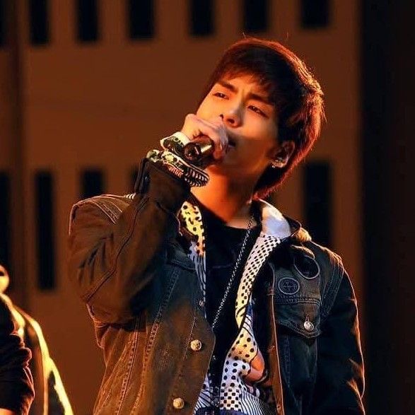 A moment captured by Jonghyun (SHINee)'s fan