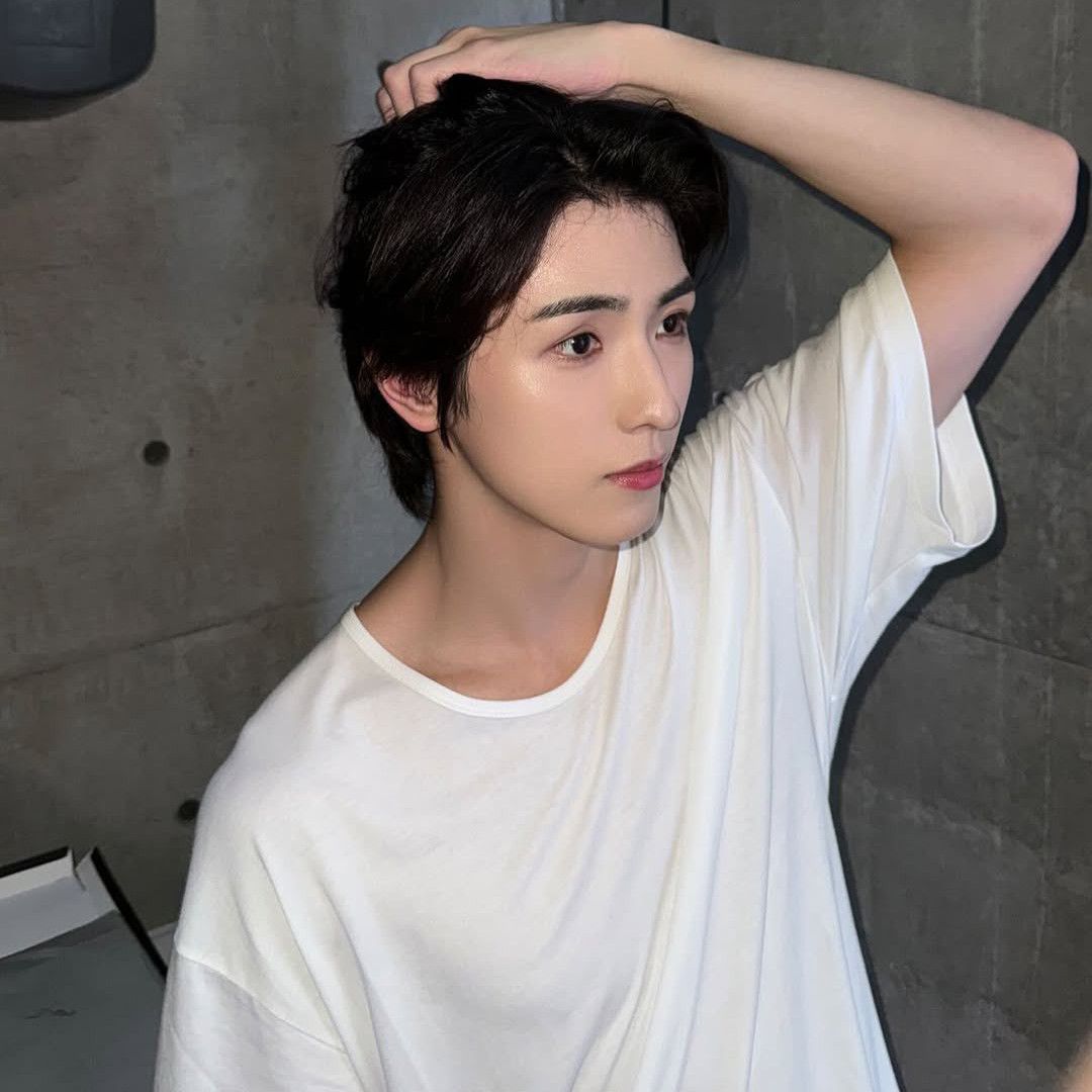 Latest photo of Yonghee (CIX)