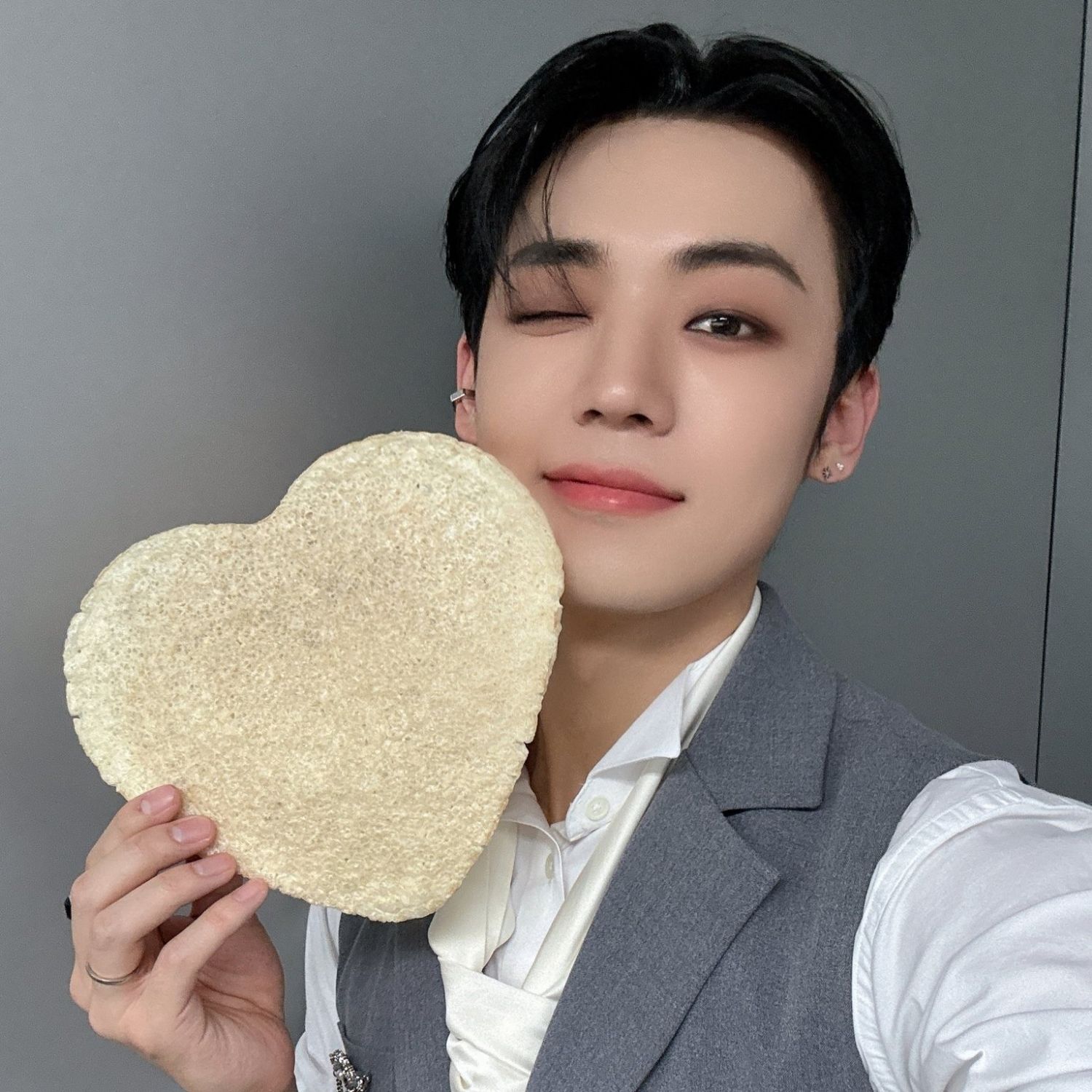 A moment captured by Chan (A.C.E)'s fan