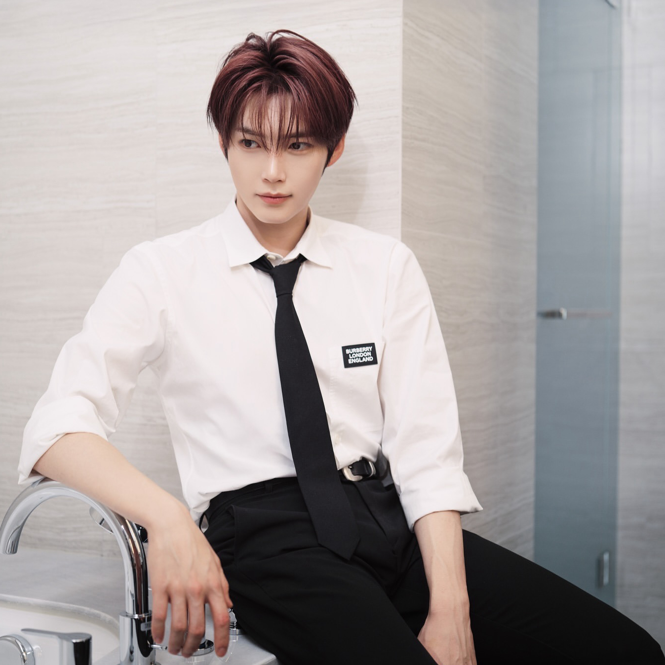 ソン・ハンビン (ZEROBASEONE)の舞台裏ショット