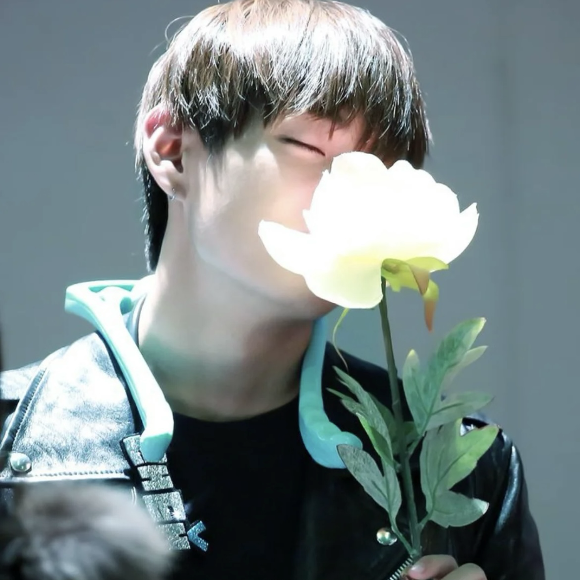 뷔 (방탄소년단)의 최신 사진