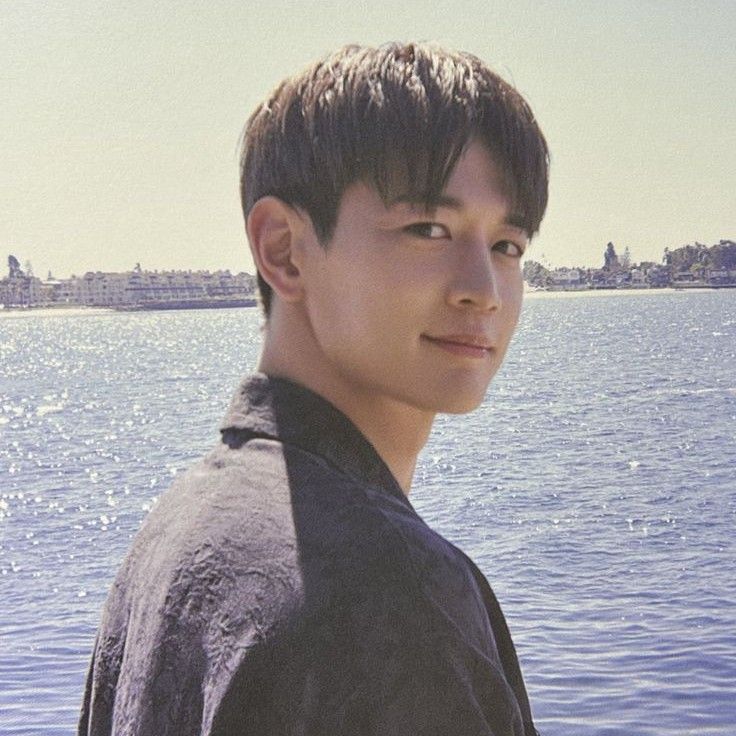 Behind-the-scenes cut of Minho (SHINee)