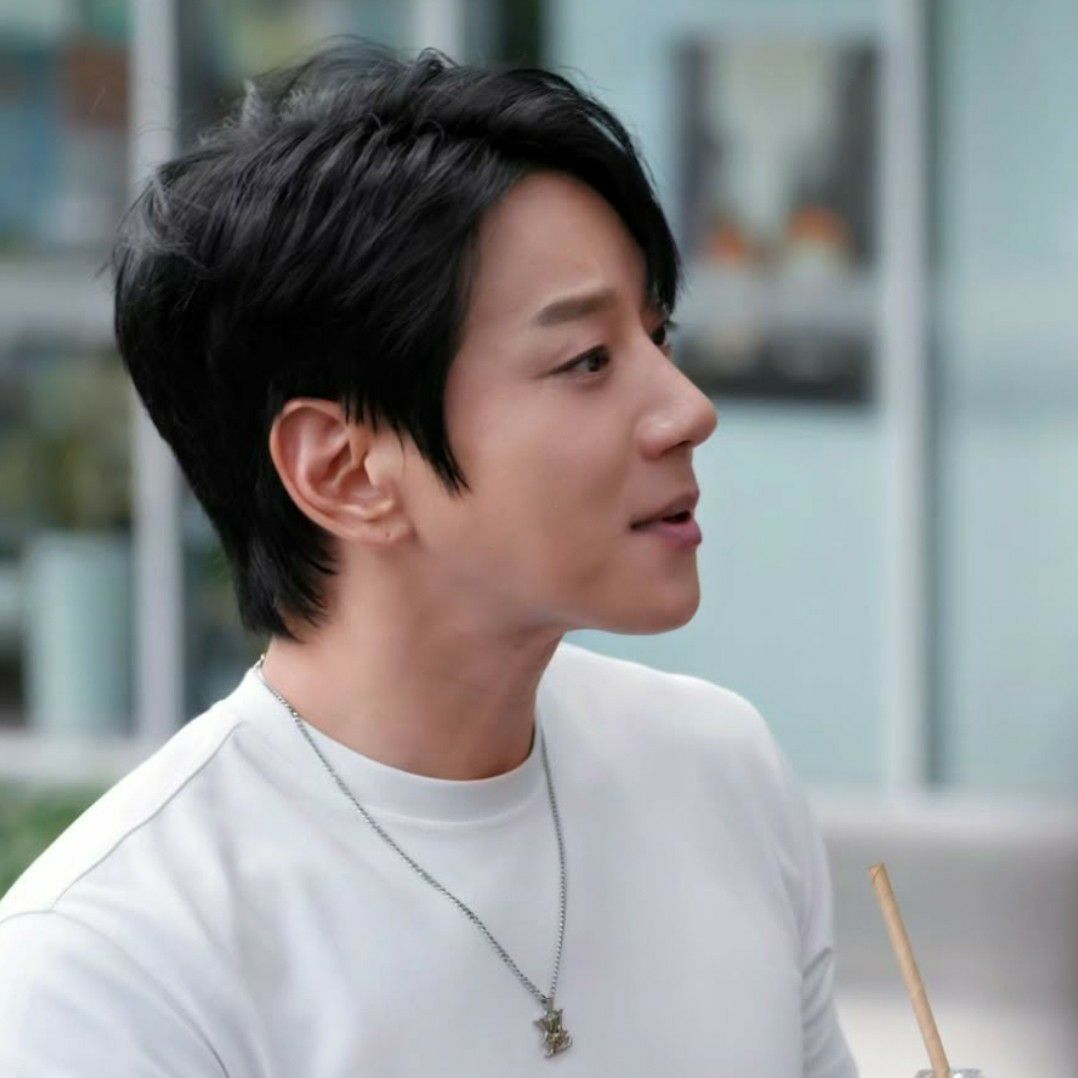 Latest photo of Hwang Chiyeol