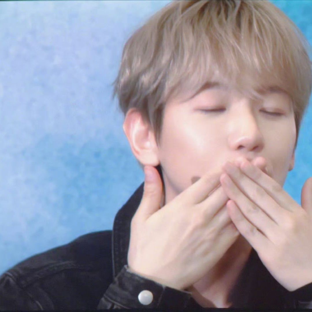 백현 (EXO)의 최신 사진