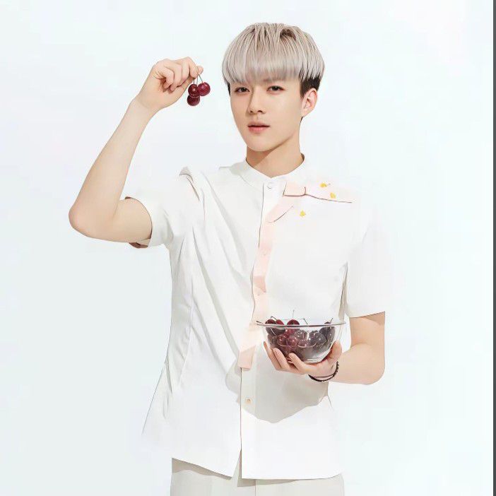 Recent activity shot of Sehun (EXO)