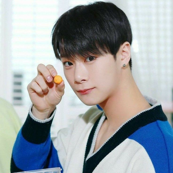 A moment captured by Moonbin (ASTRO)'s fan