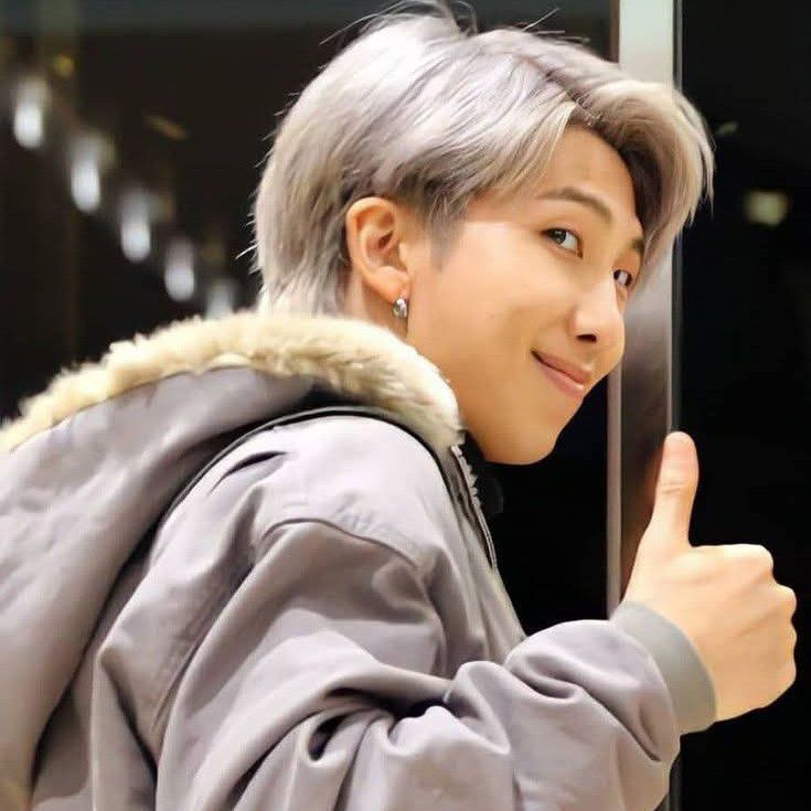 RM (防彈少年團)的最新照片