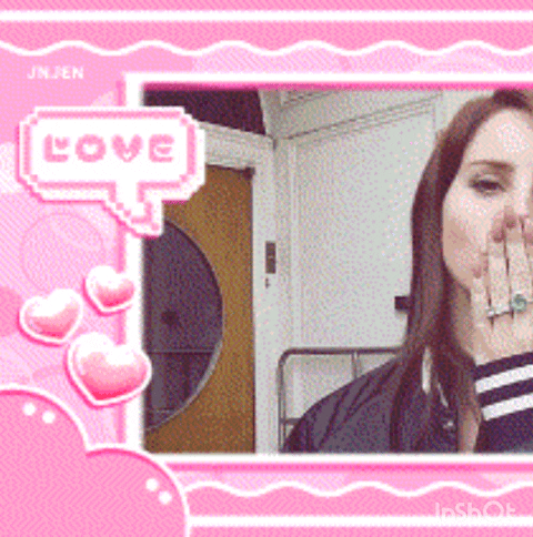 A moment captured by Lana del Rey's fan