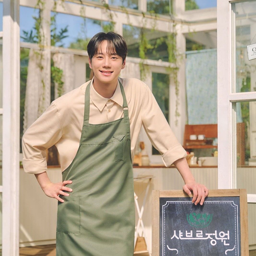 Behind-the-scenes cut of Lee Junyoung