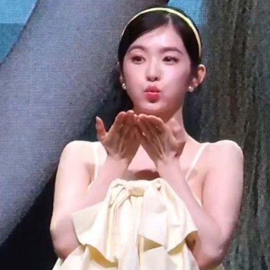 Irene (Red Velvet)的最新活动照片