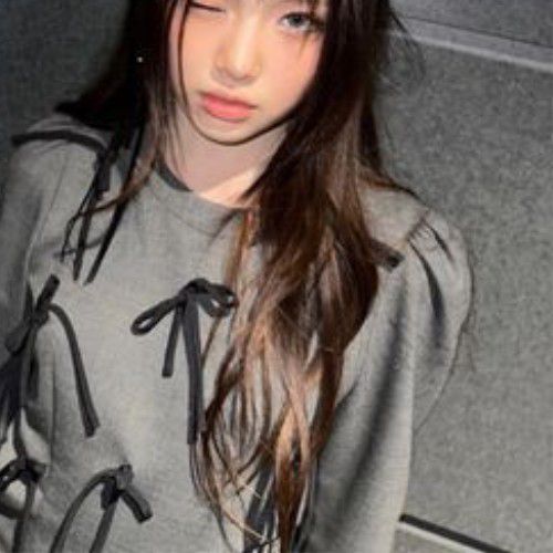 Behind-the-scenes cut of Hyein (NewJeans)