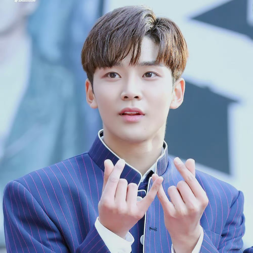 Behind-the-scenes cut of Rowoon