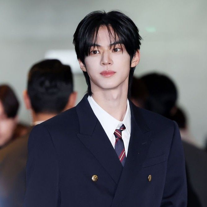 Behind-the-scenes cut of TWS