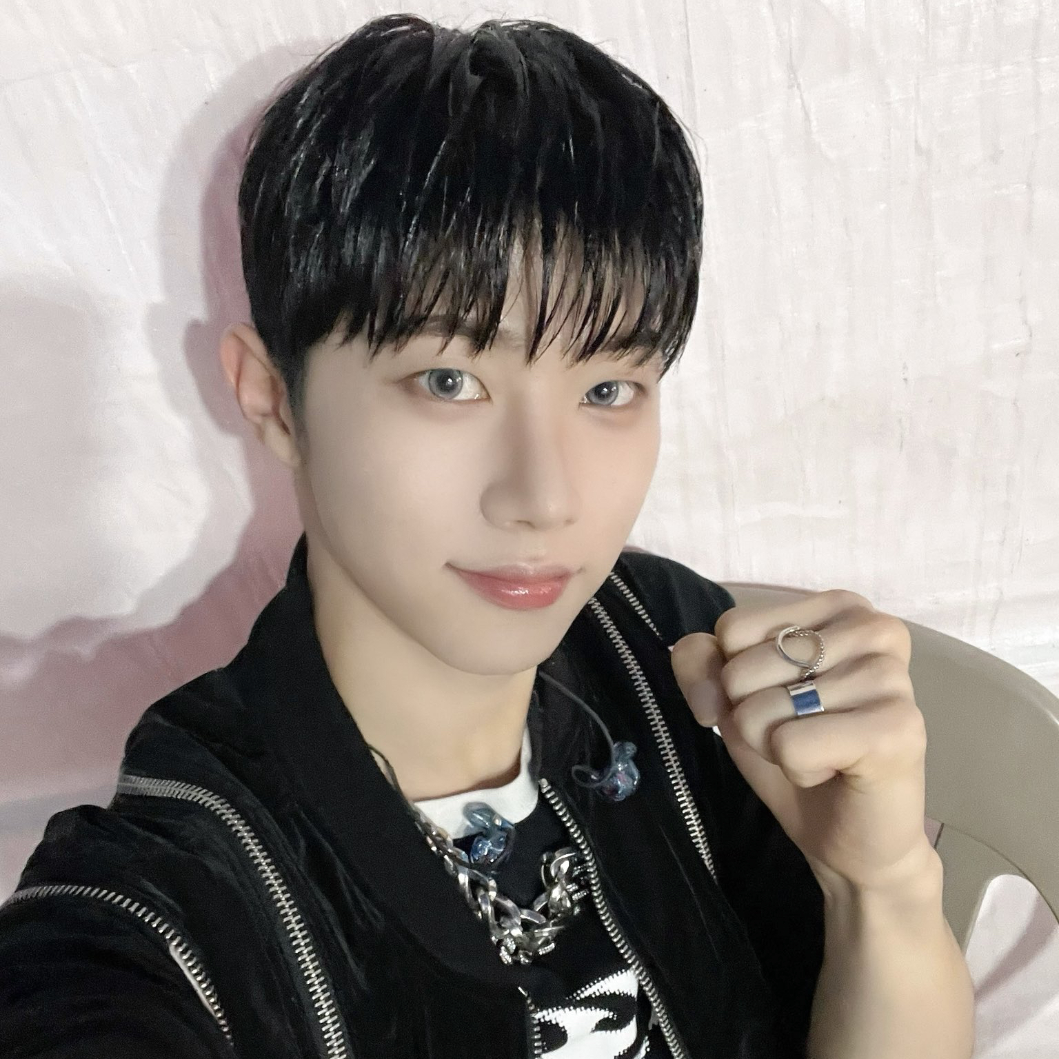 Behind-the-scenes cut of Hyunwoo (Xikers)