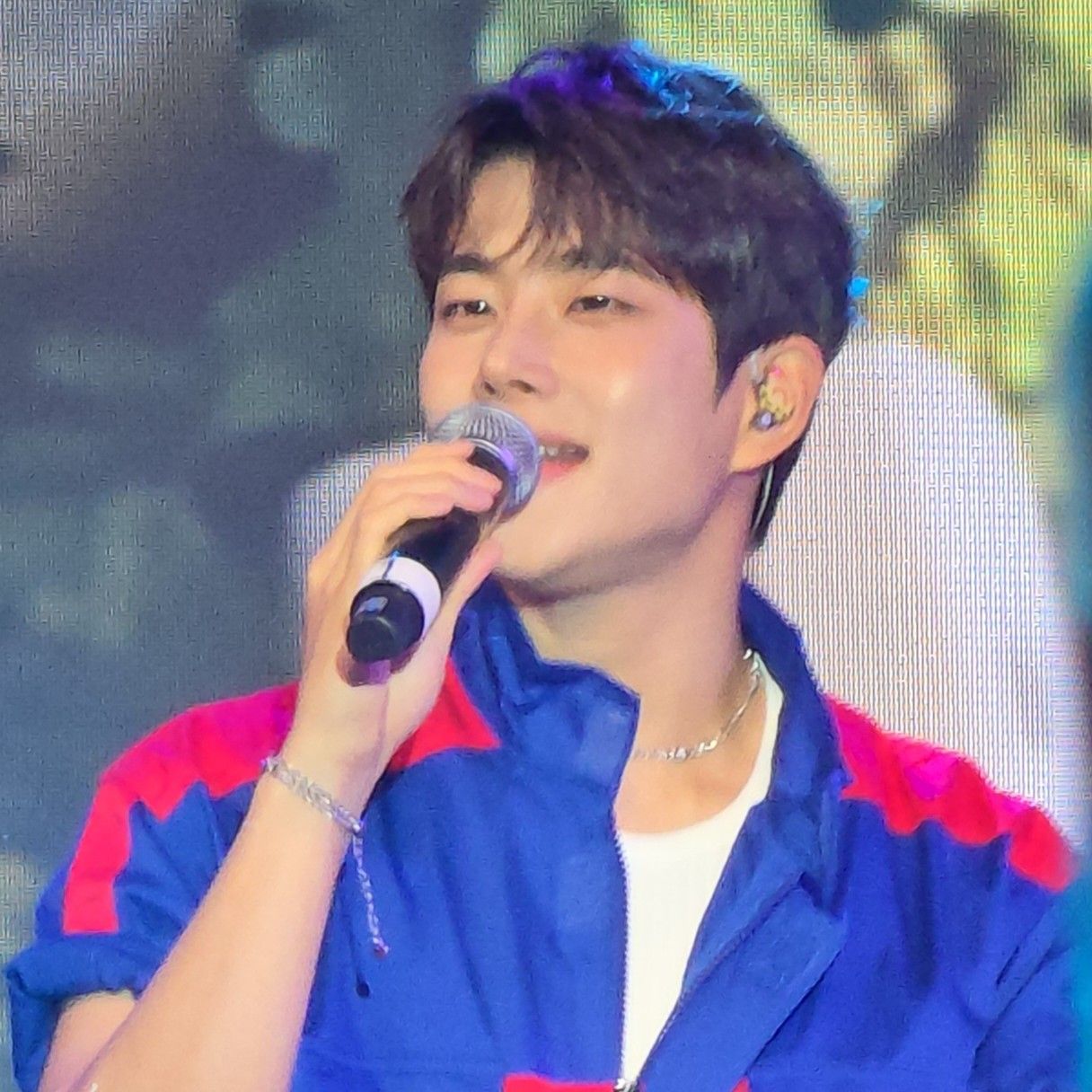 아스트로의 최신 사진