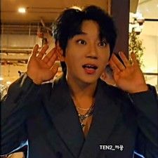 A moment captured by Hwang Chiyeol's fan