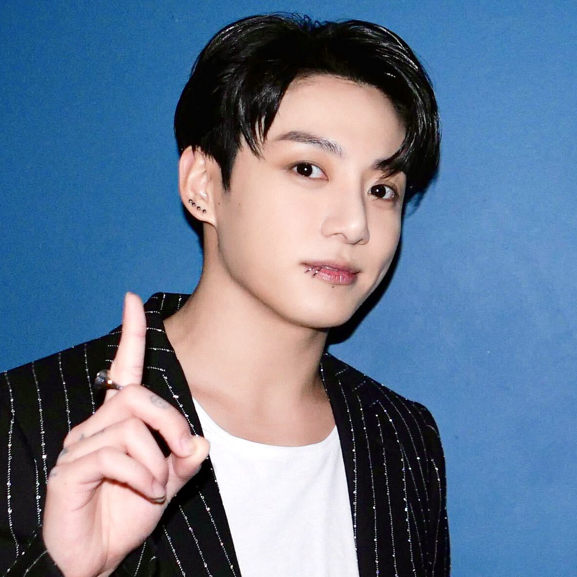 Foto aktivitas terbaru Jungkook (BTS)
